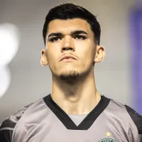 Flamengo oferece salário 4x maior para contratar Pedro Morisco, jovem goleiro do Coritiba