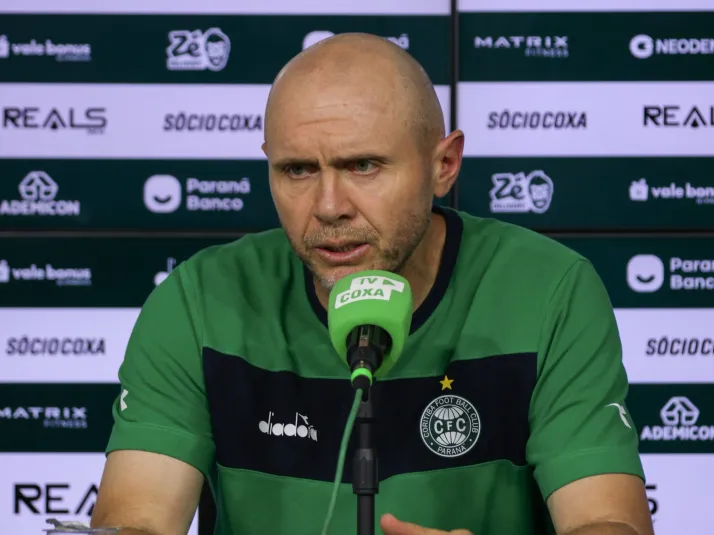 Mozart reclama do vazamento dos valores após não renovar com o Coritiba