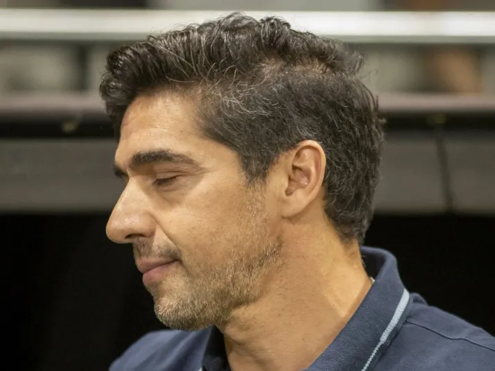 Torcida do Palmeiras pede saída de Abel Ferreira