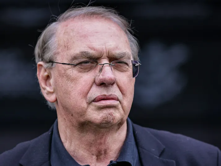 Osmar Stabile não viajou com o Corinthians por procedimentos estéticos