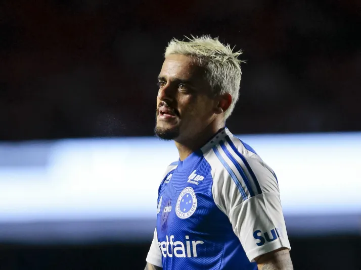 Cruzeiro avisa Corinthians que não irá pagar R$1 milhão para ter Fagner na CDB