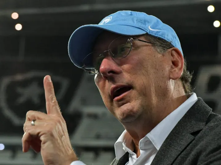 Textor disputa com o Flamengo e Botafogo pode fechar com Santiago Sosa, do Racing