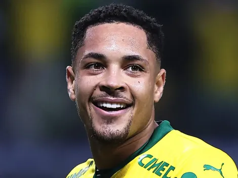 Vitor Roque celebra acesso do Athletico-PR