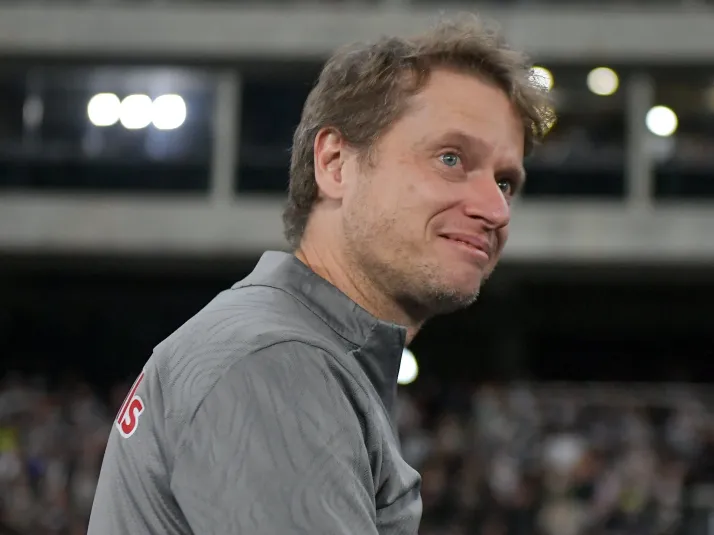 Seabra manda recado após ser anunciado como técnico do Coritiba