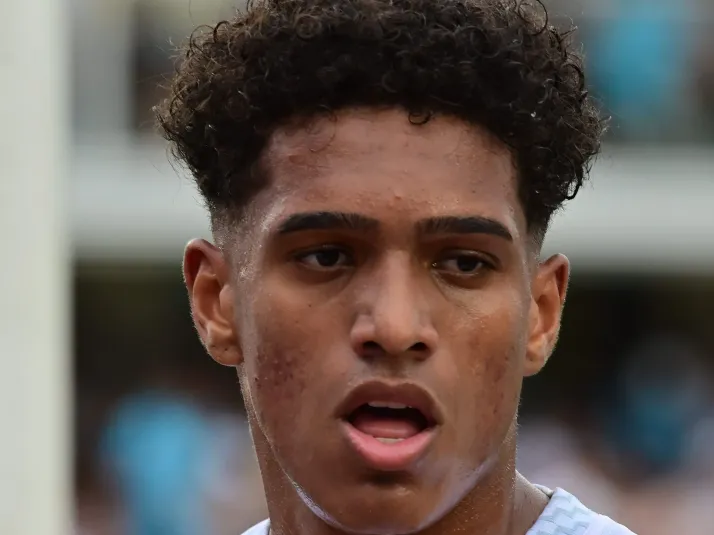 Souza surpreende e pode deixar o Santos em 2026