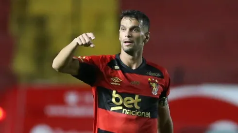Rafael Thyere jogador do Sport durante a partida entre Sport e Botafogo no Estadio da Ilha do Retiro em Recife (PE), pelo campeonato brasileiro Serie A. Foto: Marlon Costa/AGIF
