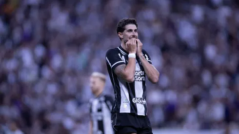 pedro Raul jogador do Ceara lamenta durante partida contra o Palmeiras no estadio Arena Castelao pelo campeonato Brasileiro A 2025. Foto: Baggio Rodrigues/AGIF