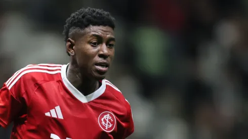 Vitão jogador do Internacional durante partida contra o Atlético-MG no estádio Arena MRV pelo campeonato Brasileiro A 2025. Foto: Gilson Lobo/AGIF