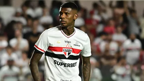 Arboleda jogador do Sao Paulo durante partida contra o Flamengo no estadio Vila Belmiro pelo campeonato Brasileiro A 2025. Foto: Jota Erre/AGIF
