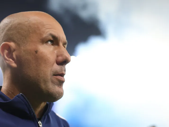 "Fora": Cruzeiro perde para Corinthians e saída de Jadim é aprovada pela torcida