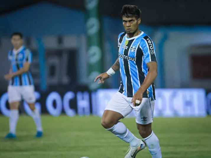 Matías Arezo não deve voltar ao Grêmio em 2026 e vai continuar no Peñarol