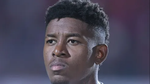 Vitão pretende sair do Internacional em 2026.