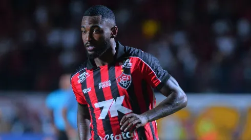 Ramón com a camisa do Vitória