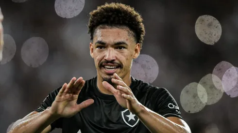 Athletico quer Adryelson, ex-Botafogo.