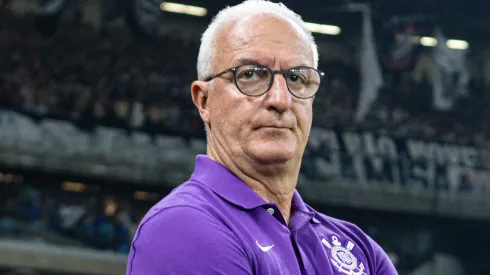 Dorival durante partida entre Cruzeiro x Corinthians no Brasileirão 2025.