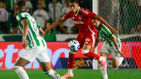 Luis Otávio em Juventude x Internacional pelo Brasileirão 2025. Foto: Luiz Erbes/AGIF