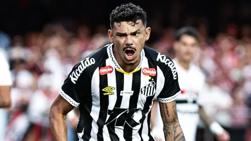 Tiquinho Soares está de saída do Santos