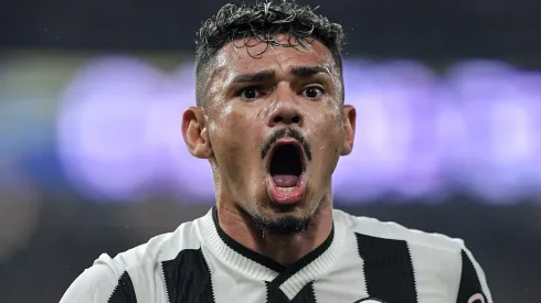 Tiquinho Soares durante confronto entre Botafogo x Criciúma no Brasileirão de 2024.