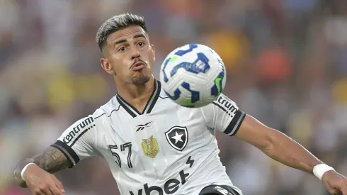 David Ricardo jogador do Botafogo durante partida contra o Fluminense no estadio Maracana pelo campeonato Brasileiro A 2025. Foto: Thiago Ribeiro/AGIF