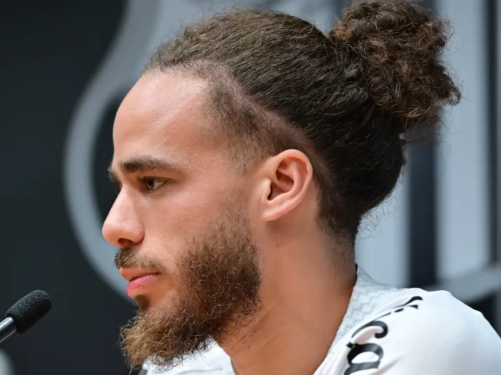 Santos toma decisão e define saída de Billal Brahimi para 2026