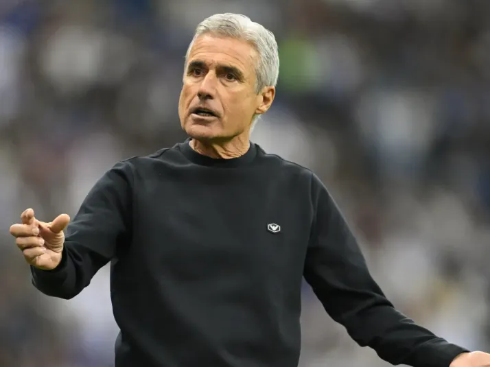 Luís Castro aprova e Grêmio encaminha saída de Jemerson; zagueiro deve rescindir