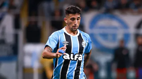 Cristian Olivera jogador do Gremio durante partida contra o Bragantino no estadio Arena do Gremio pelo campeonato Brasileiro A 2025. Foto: Maxi Franzoi/AGIF