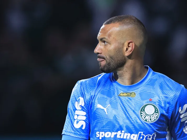 Grêmio tem entrave salarial para fechar com Weverton