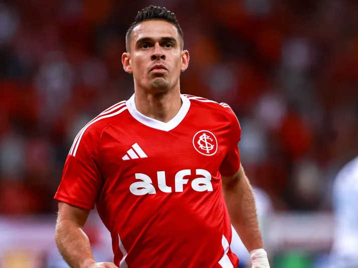 Borré surpreendeu ao dizer que ficaria no Internacional, mesmo na Série B