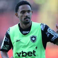 Vitinho recebe sondagens, mas não deve deixar o Botafogo antes da Copa