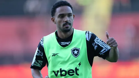 Vitinho fica no Botafogo.