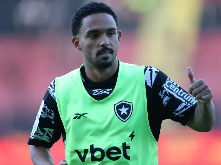 Vitinho recebe sondagens, mas não deixará o Botafogo neste momento