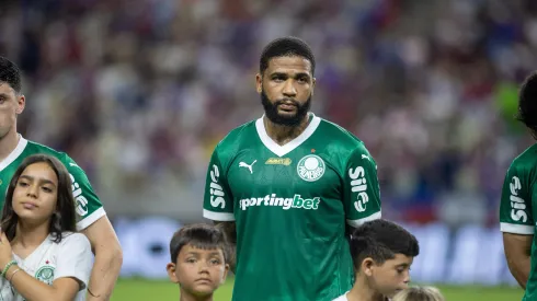 Micael jogador do Palmeiras durante partida contra o Fortaleza no estadio Arena Castelao pelo campeonato Brasileiro A 2025.