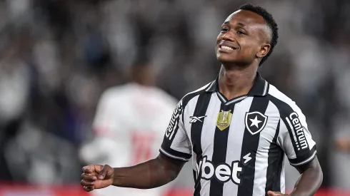 Nathan Fernandes, atacante do Botafogo. Foto: Thiago Ribeiro/AGIF