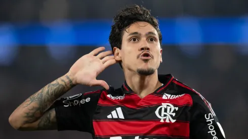 Pedro jogador do Flamengo comemora seu gol durante partida contra o Estudiantes no estádio Maracanã pelo campeonato Copa Libertadores 2025. Foto: Jorge Rodrigues/AGIF