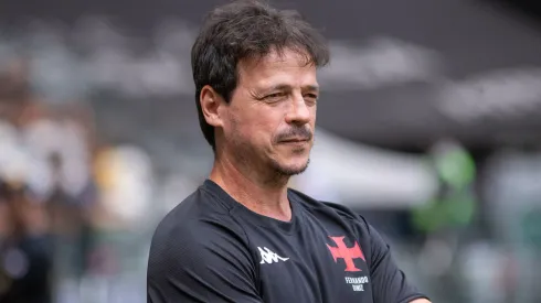 Fernando Diniz durante confronto contra o Atlético-MG no Campeonato Brasileiro de 2025.