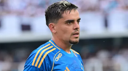 Fagner durante confronto entre Santos x Cruzeiro no Brasileirão 2025.