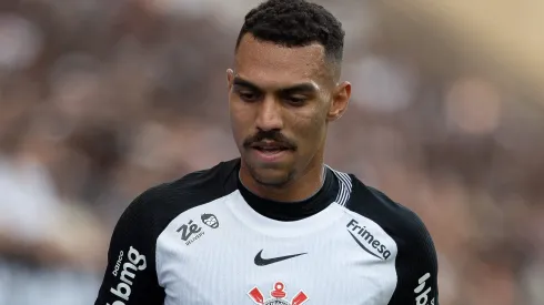 Matheuzinho durante confronto entre Corinthians x Juventude no Brasileirão de 2025.