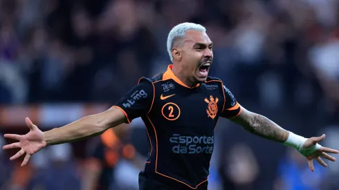 Matheuzinho jogador do Corinthians comemora vitoria ao final da partida contra o Cruzeiro no estadio Arena Corinthians pelo campeonato Copa Do Brasil 2025. Foto: Marcello Zambrana/AGIF
