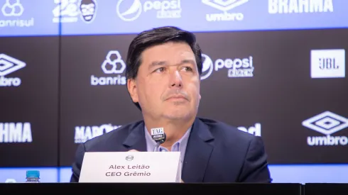 O dirigente Alex Leitao fala aos jornalistas durante apresentacao em coletiva de imprensa realizada no Arena do Gremio. Foto: Maxi Franzoi/AGIF