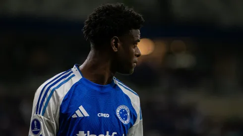 Jonathan Jesus jogador do Cruzeiro durante partida contra o Union Santa Fe no estadio Mineirao pelo campeonato Copa Sul-americana 2025. Foto: Fernando Moreno/AGIF