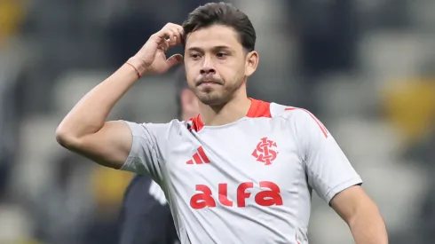 Oscar Romero com a camisa do Internacional