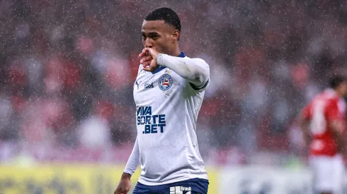 Jean Lucas jogador do Bahia comemora seu gol durante partida contra o Internacional no estadio Beira-Rio pelo campeonato Copa Libertadores 2025. Foto: Maxi Franzoi/AGIF