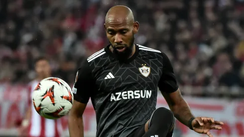 Júlio Romão é tentado pelo Botafogo. (Photo by Milos Bicanski/Getty Images)