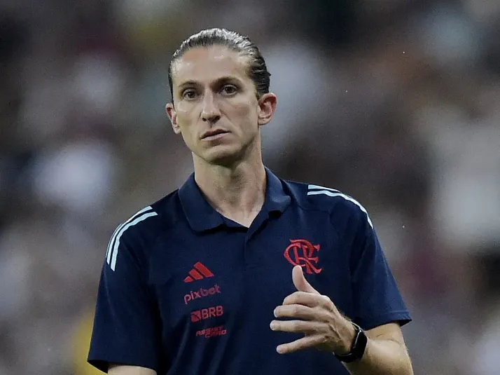 Filipe Luís é destaque na França após grande temporada