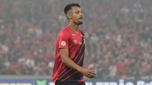 Belezi vai ficar no Athletico-PR. Foto: AGIF