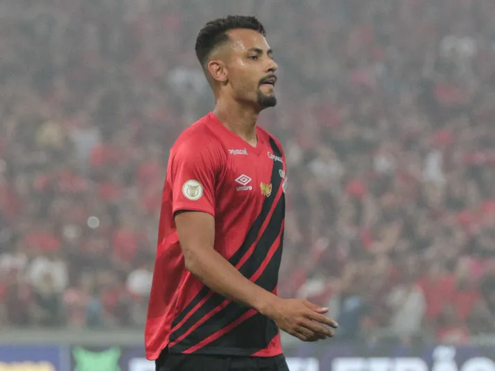 Belezi vai permanecer no Athletico-PR para ser utilizado no estadual