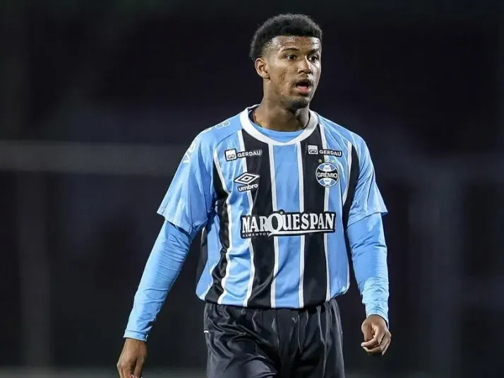 Danillo, de 17 anos, vira alvo de Newcastle e Mônaco