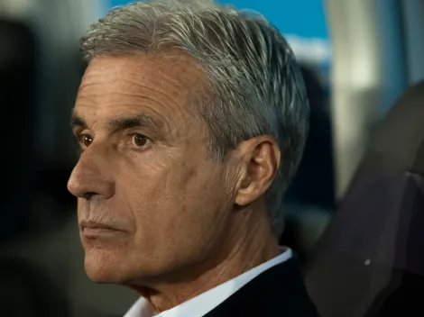 Luís Castro pede lista com sete nomes para reforçar o Grêmio em 2026