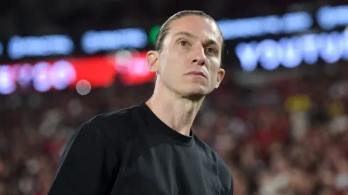 Filipe Luis tecnico do Flamengo durante partida contra o Santos no estadio Maracana pelo campeonato Brasileiro A 2025. Foto: Thiago Ribeiro/AGIF