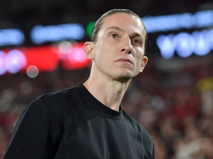 Filipe Luís marca reunião com direção do Flamengo para tratar sobre renovação